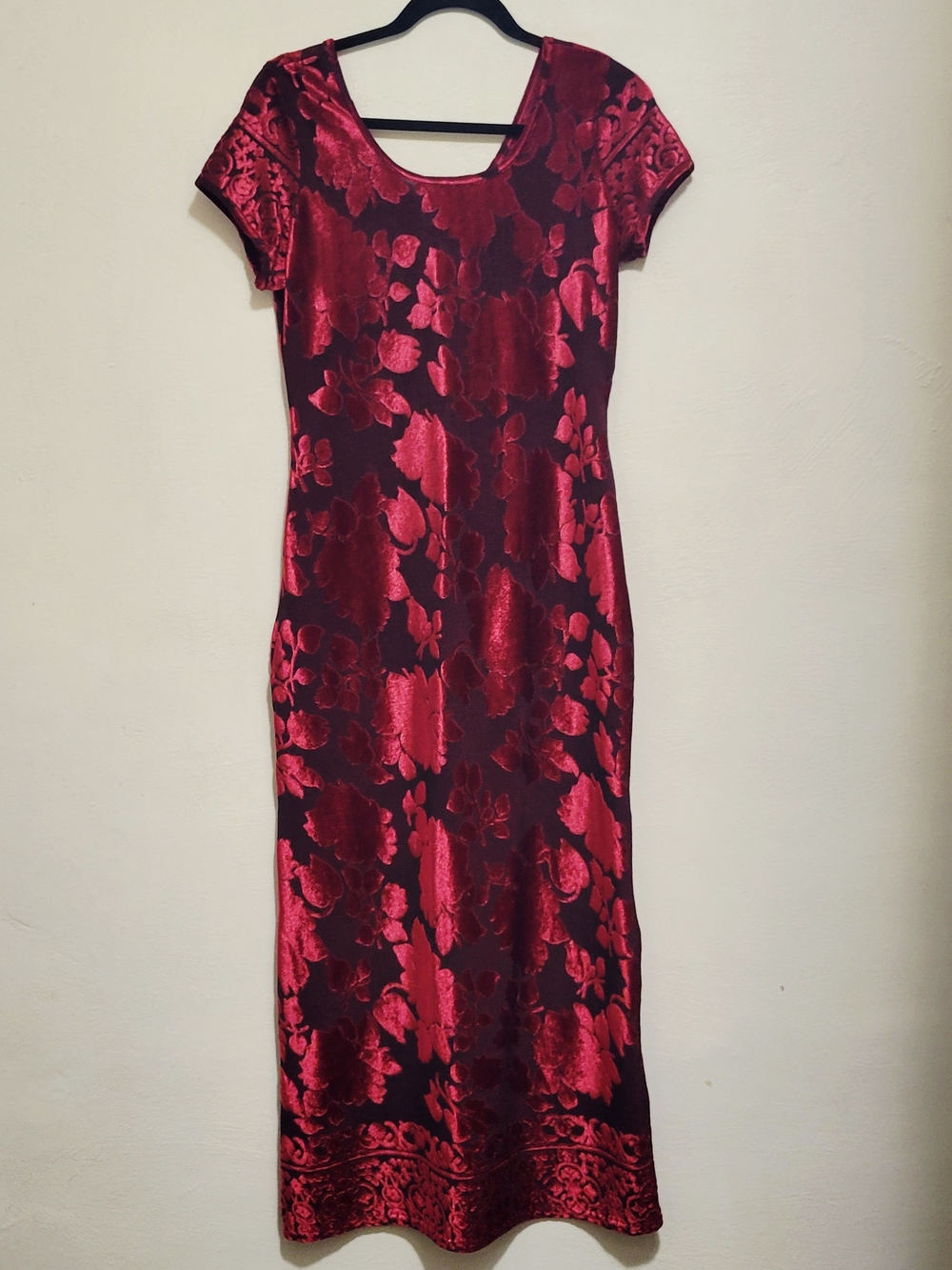 Scoop Neck Floral Velvet Maxi Dress in Deep Red